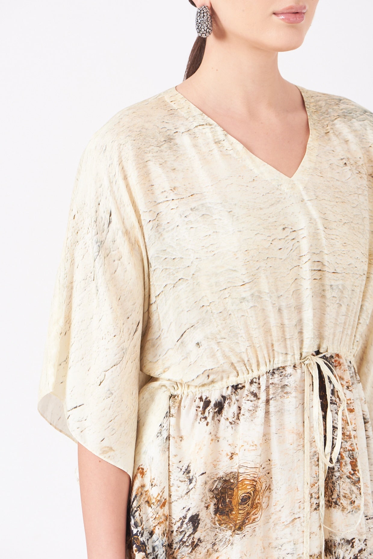 Beige And Gold Divine Print Katan